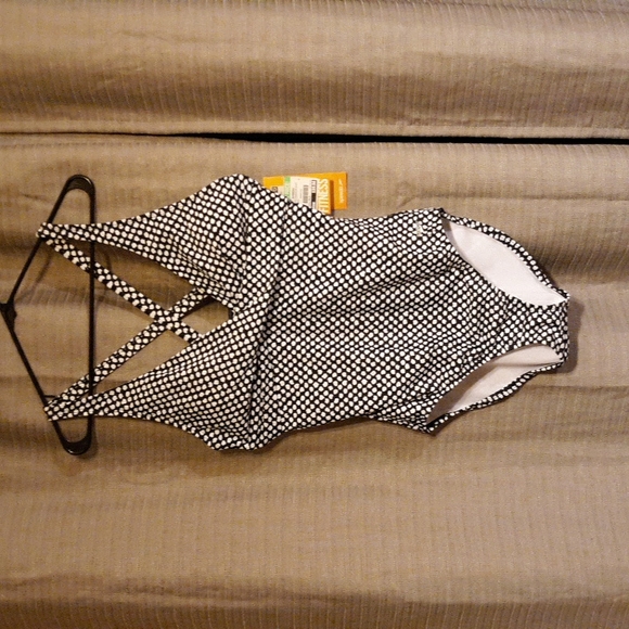 Speedo Swim Speedo Swimsuit Size 6 Black And White Print Poshmark